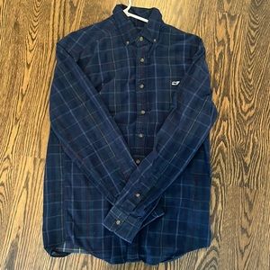 Vineyard Vines casual dress shirt.